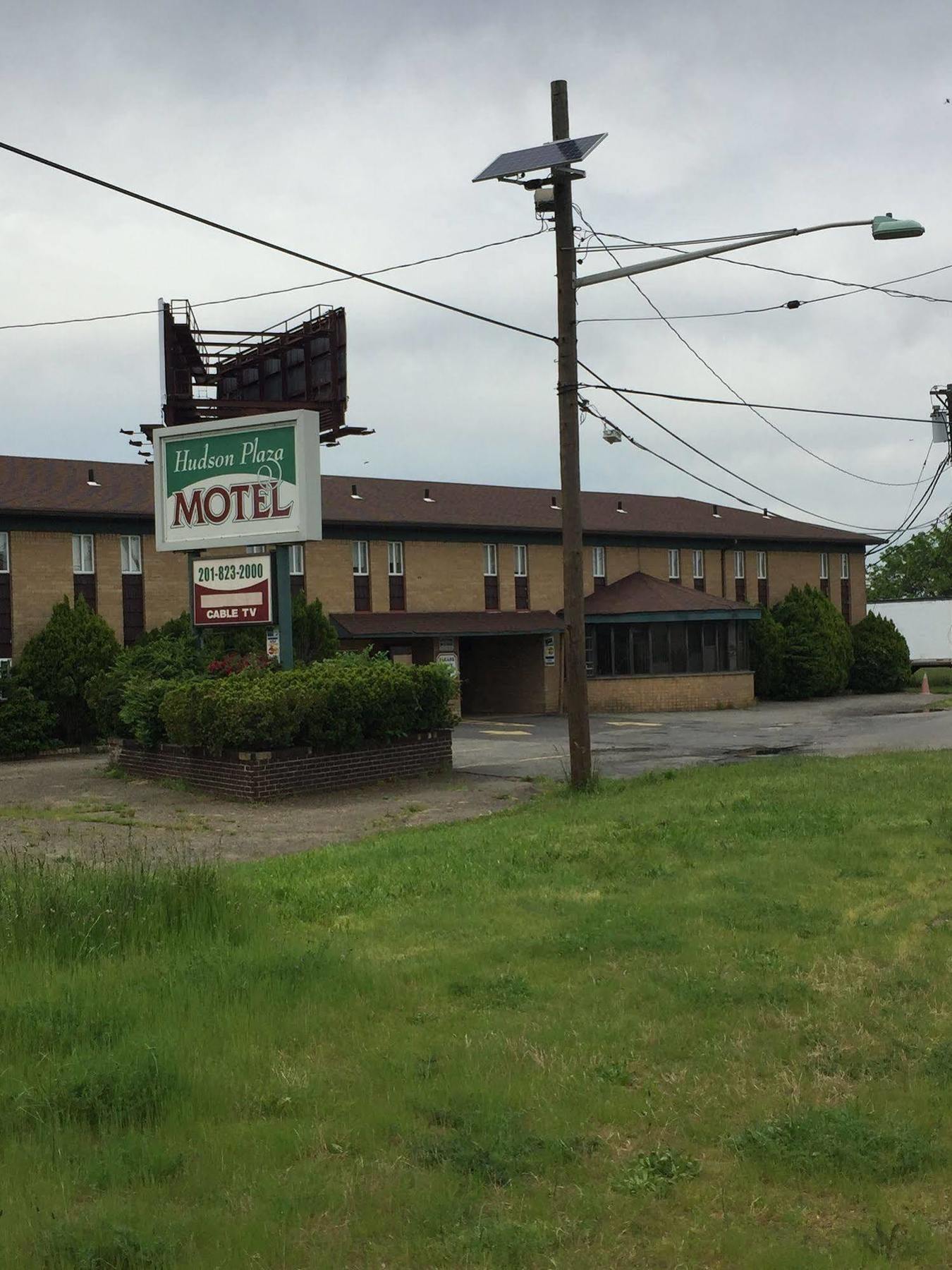 Hudson Plaza Motel Bayonne Jersey City Exterior photo